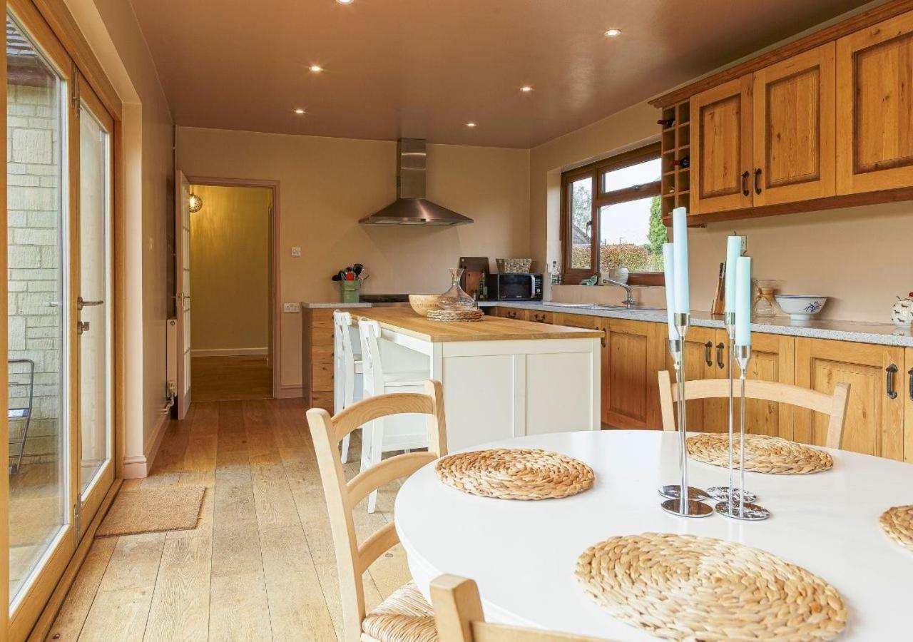 Charming 3Bd Cotswolds Family Retreat Villa Bourton-on-the-Water Bagian luar foto