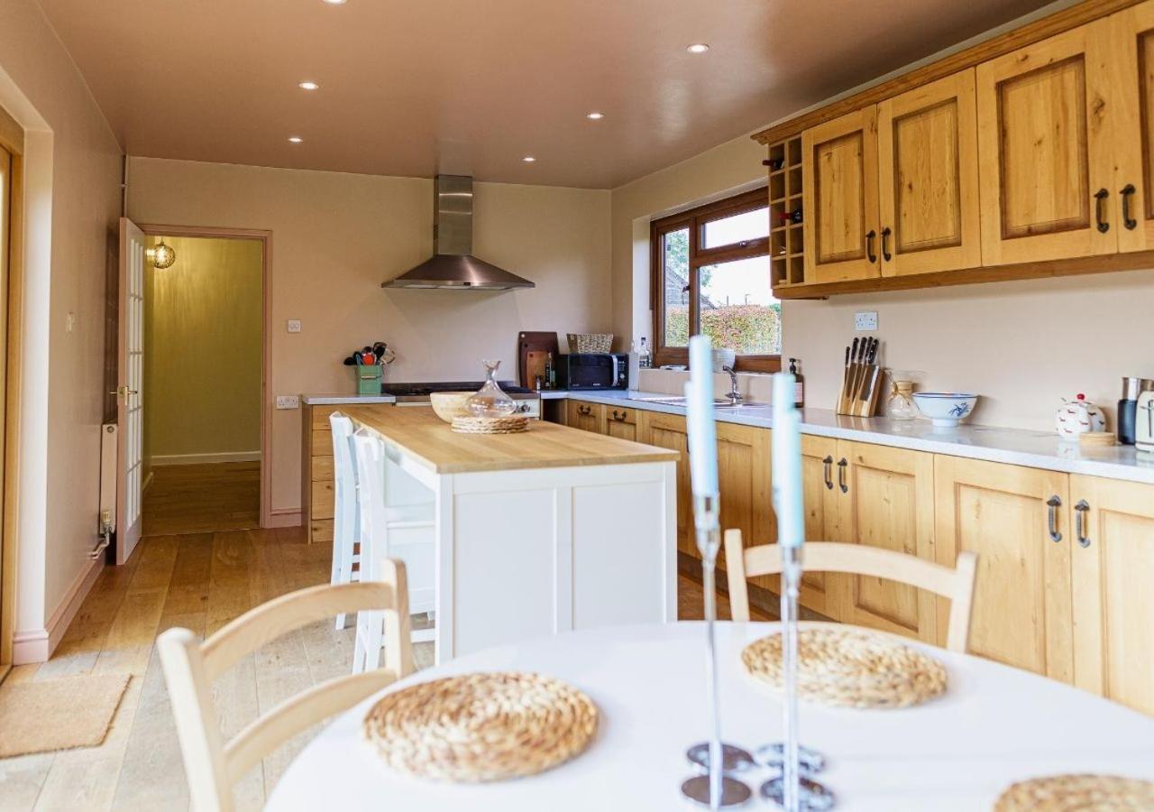 Charming 3Bd Cotswolds Family Retreat Villa Bourton-on-the-Water Bagian luar foto